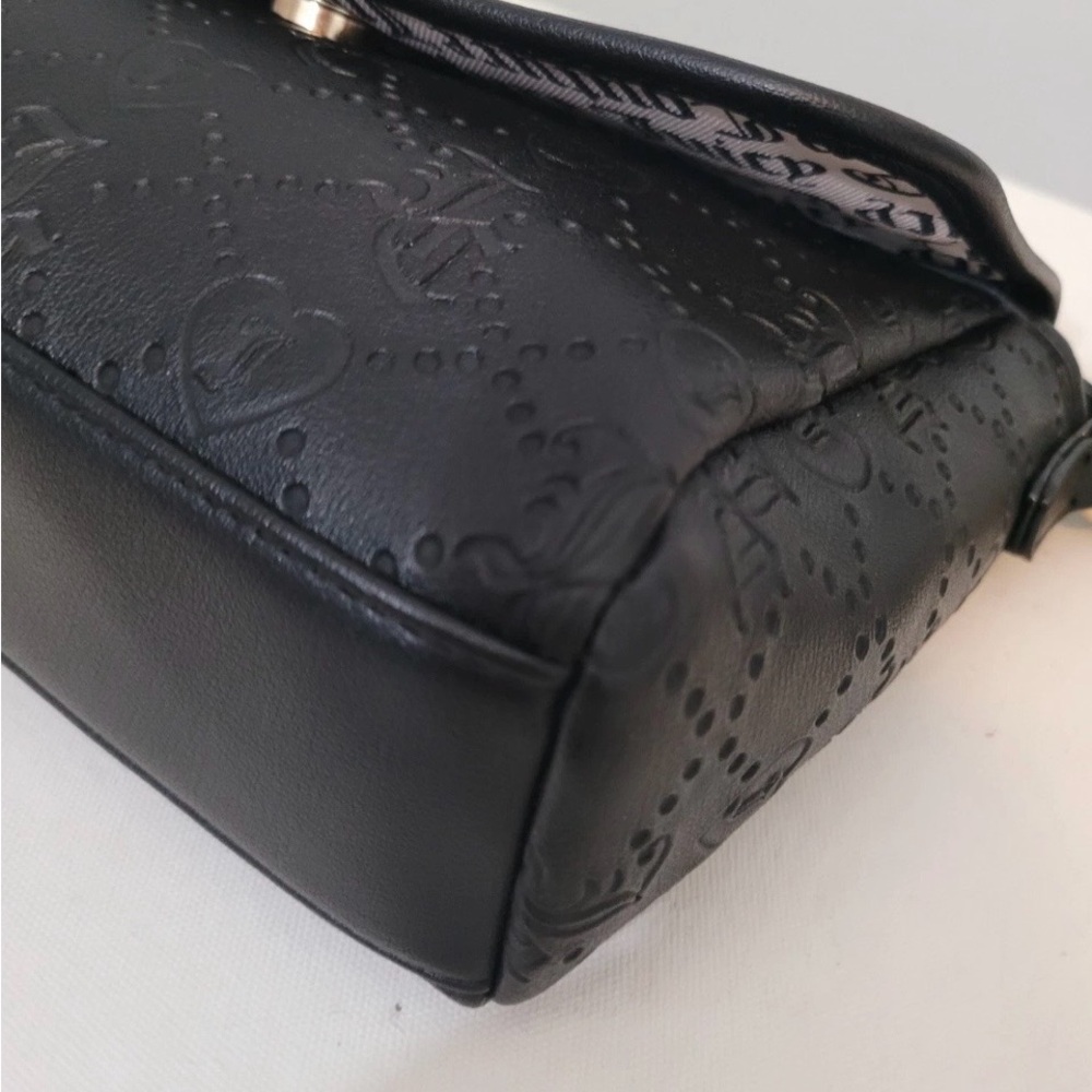 Juicy Couture Black Logo Embossed Crossbody Shoulder Bag Faux Leather - 2 Straps - Picture 10 of 16